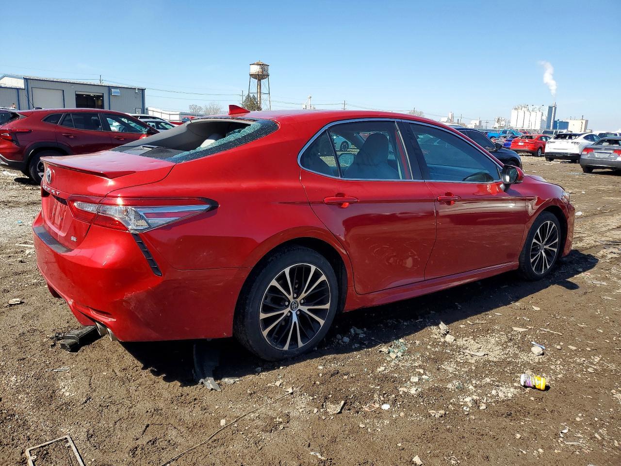 2019 Toyota Camry Se - Фото 3