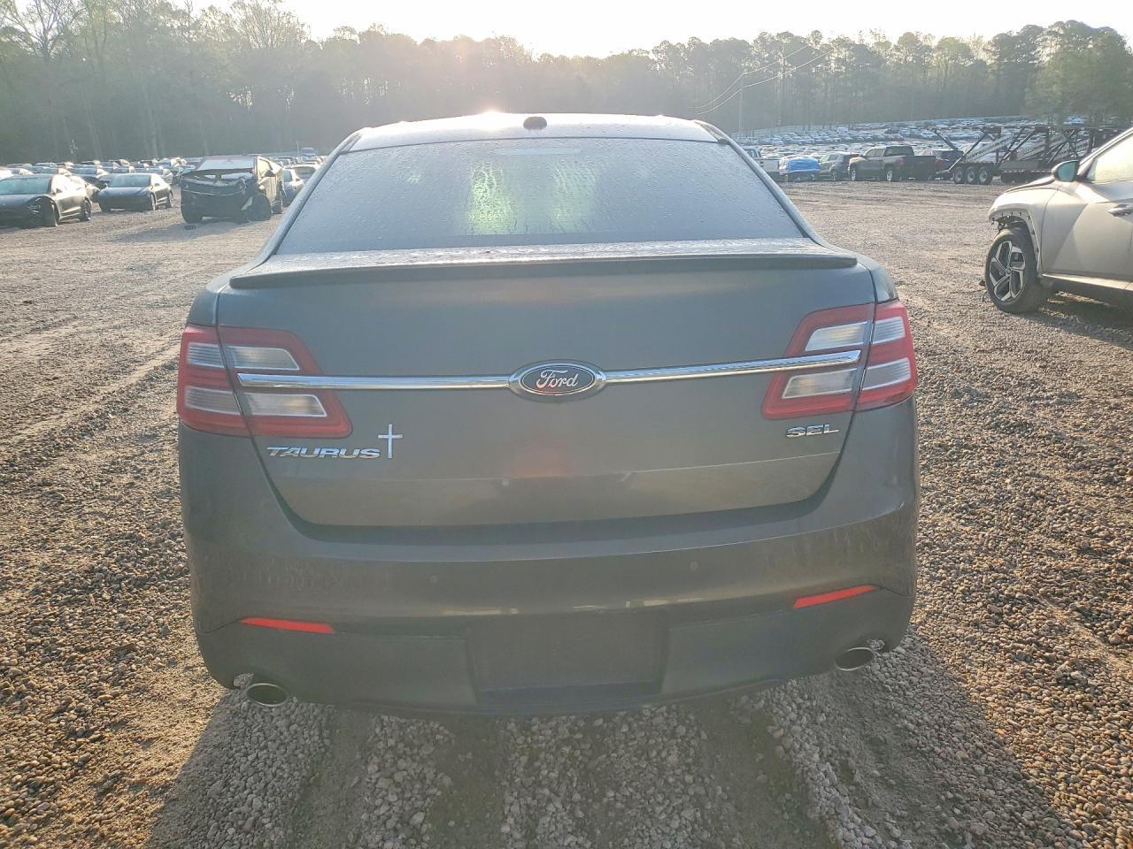 2015 Ford Taurus Sel - Image 6