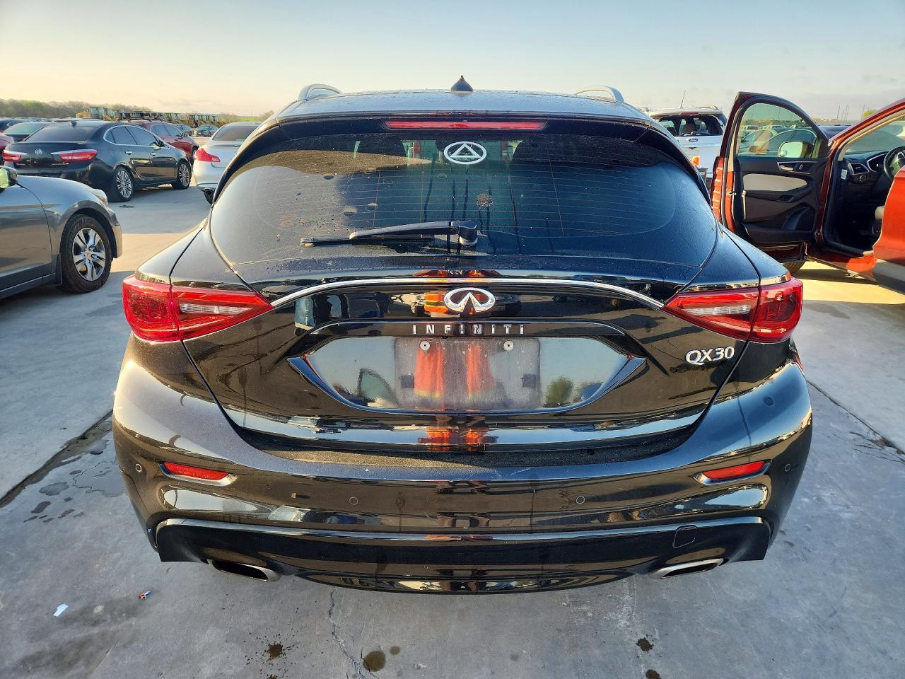 2018 Infiniti Qx30 Essential - Image 6