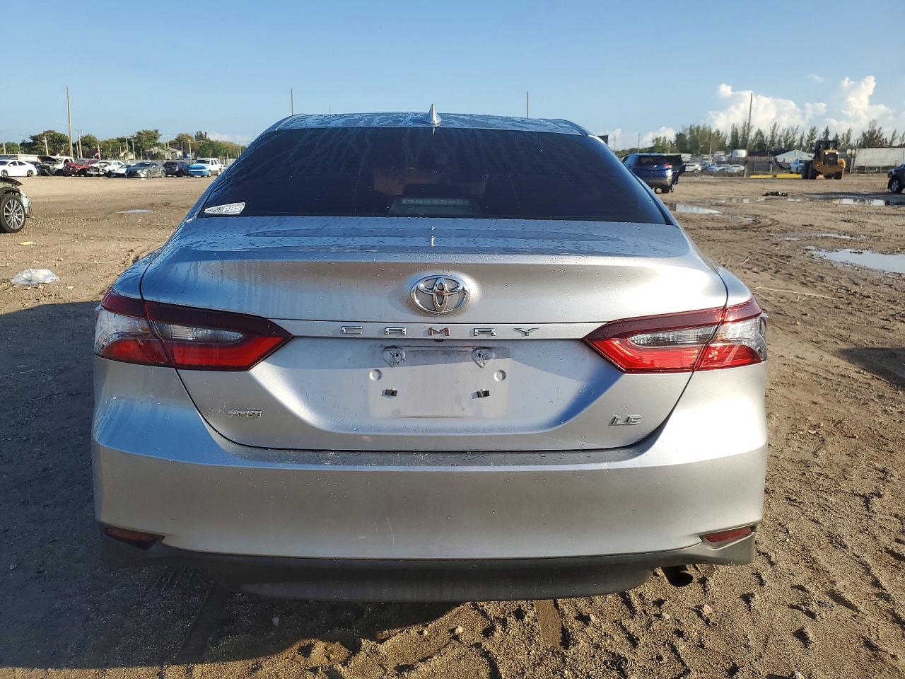 2024 Toyota Camry Le - Фото 6