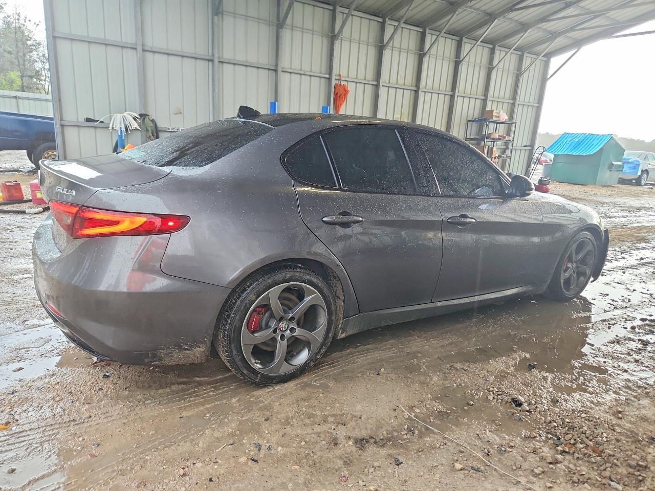 2018 Alfa Romeo Giulia - Image 3