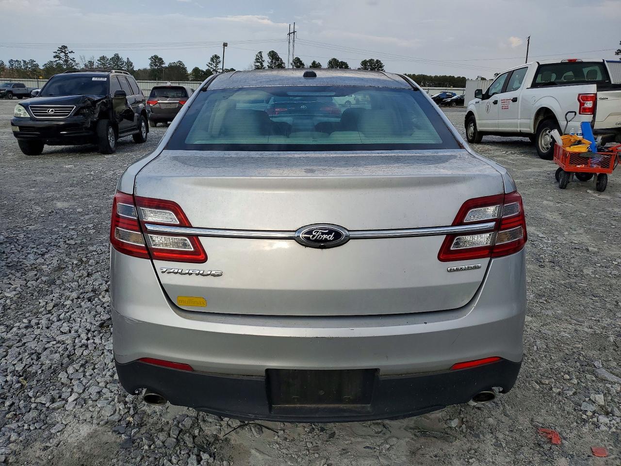 2015 Ford Taurus Se - Image 6