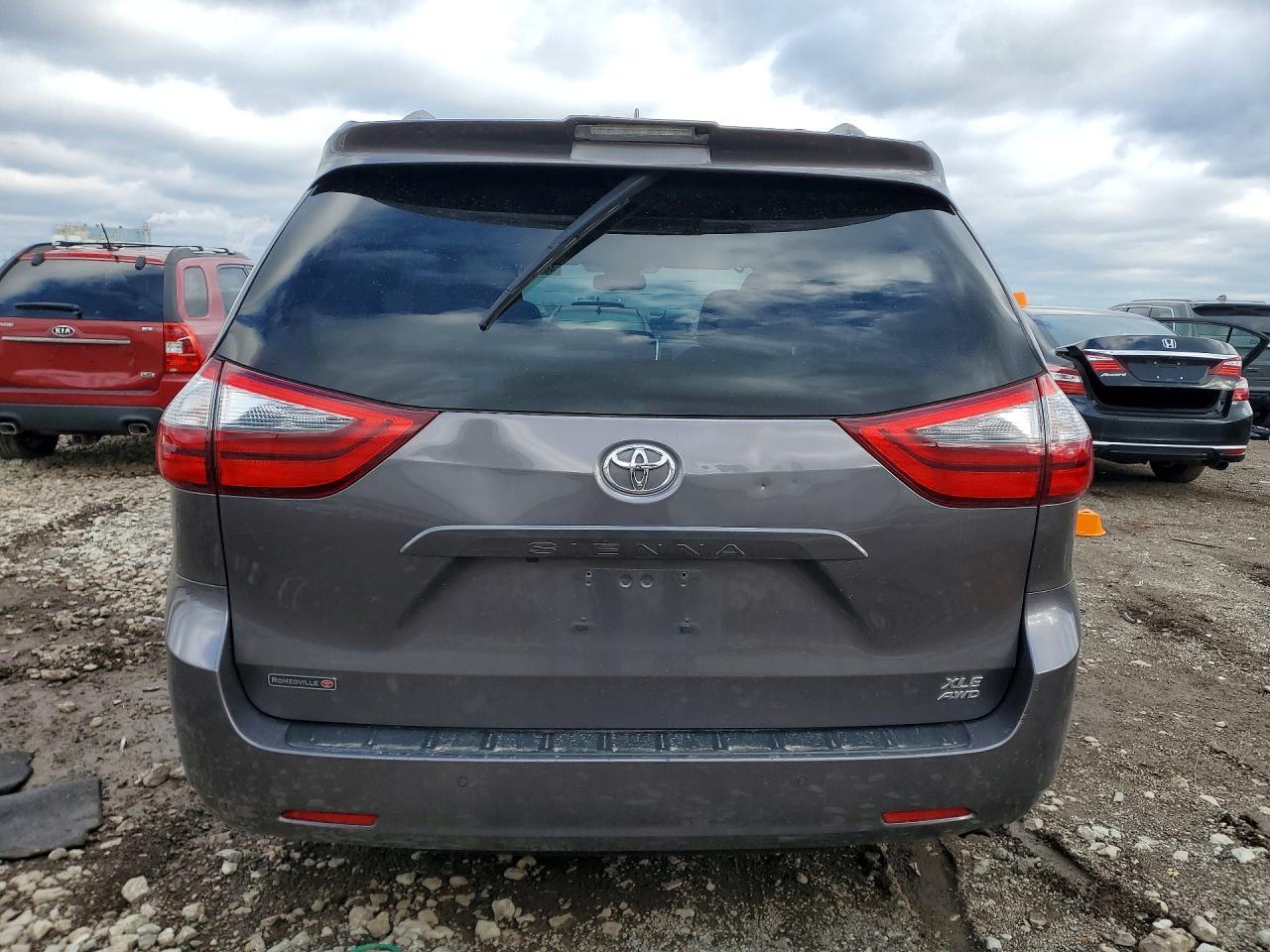 2020 Toyota Sienna Xle Premium 7-Passenger - Image 6