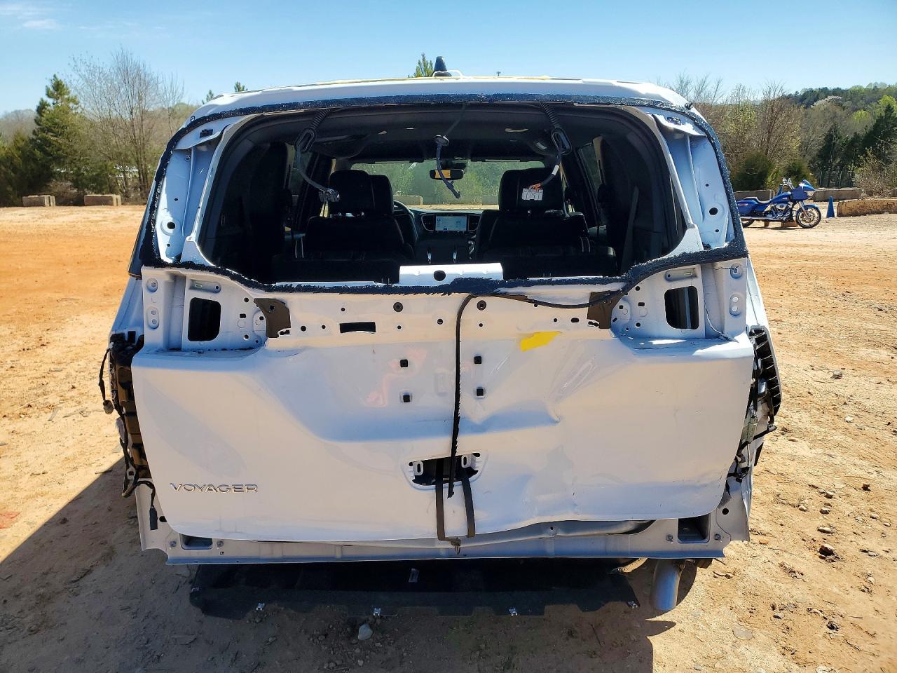 2025 Chrysler Voyager Lx - Фото 6