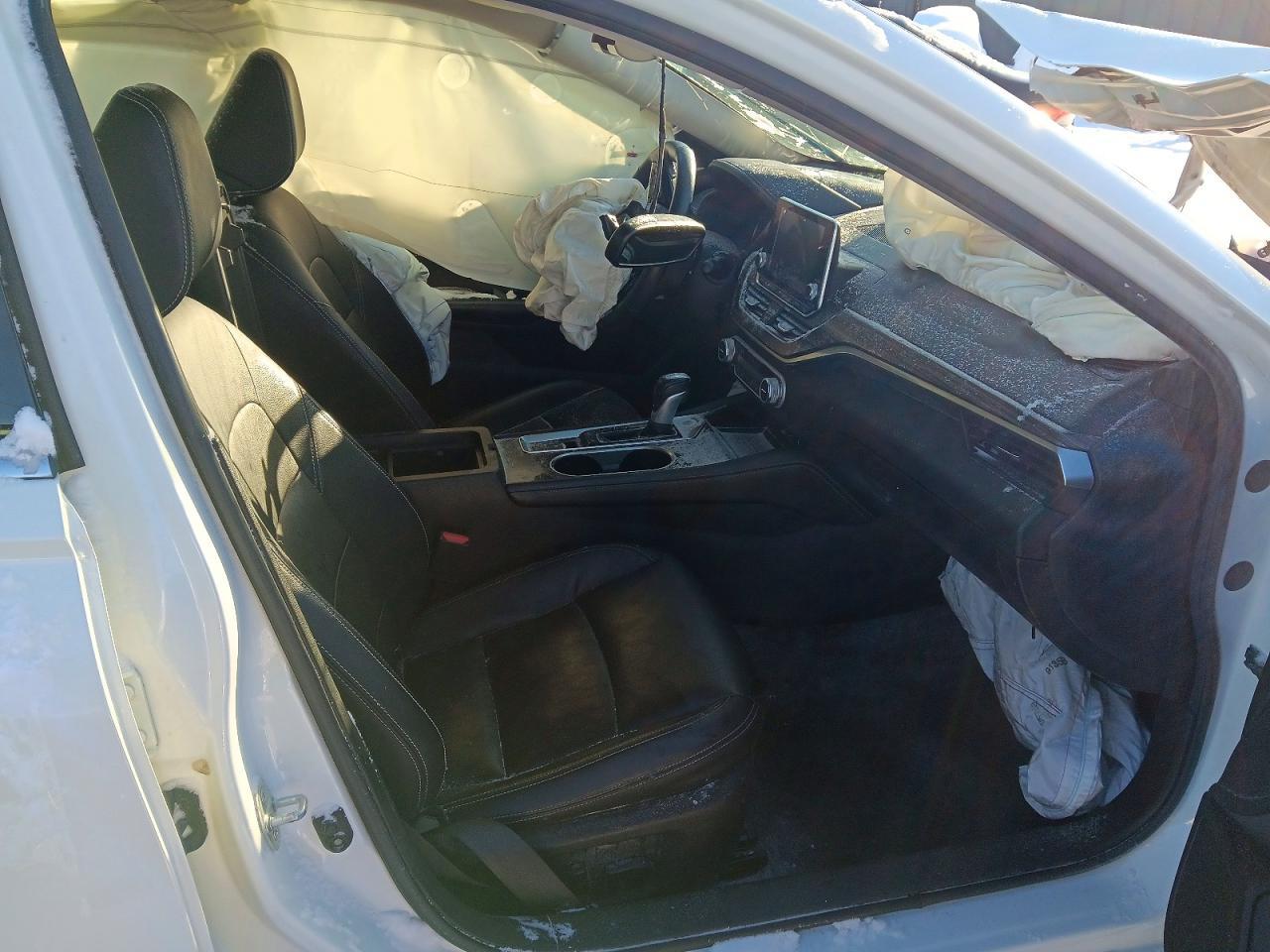 2020 Niss Altima Platinum - Image 7