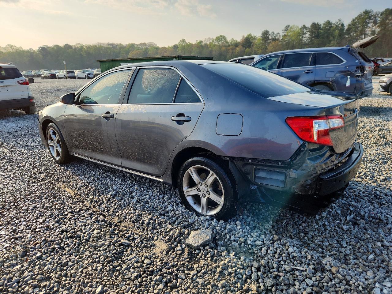 2013 Toyota Camry Le - Фото 2