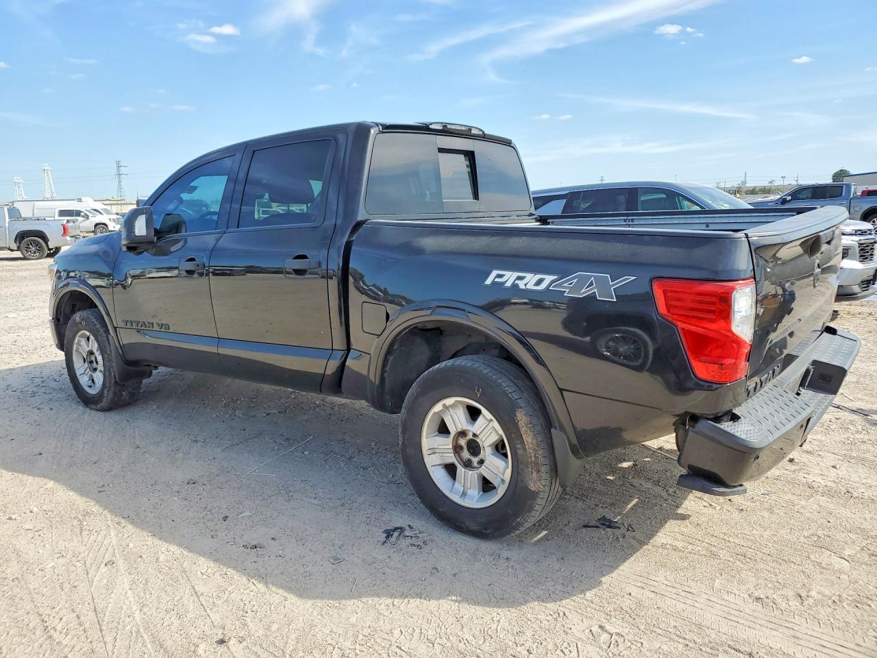 2018 Nissan Titan Pro-4X - Фото 2