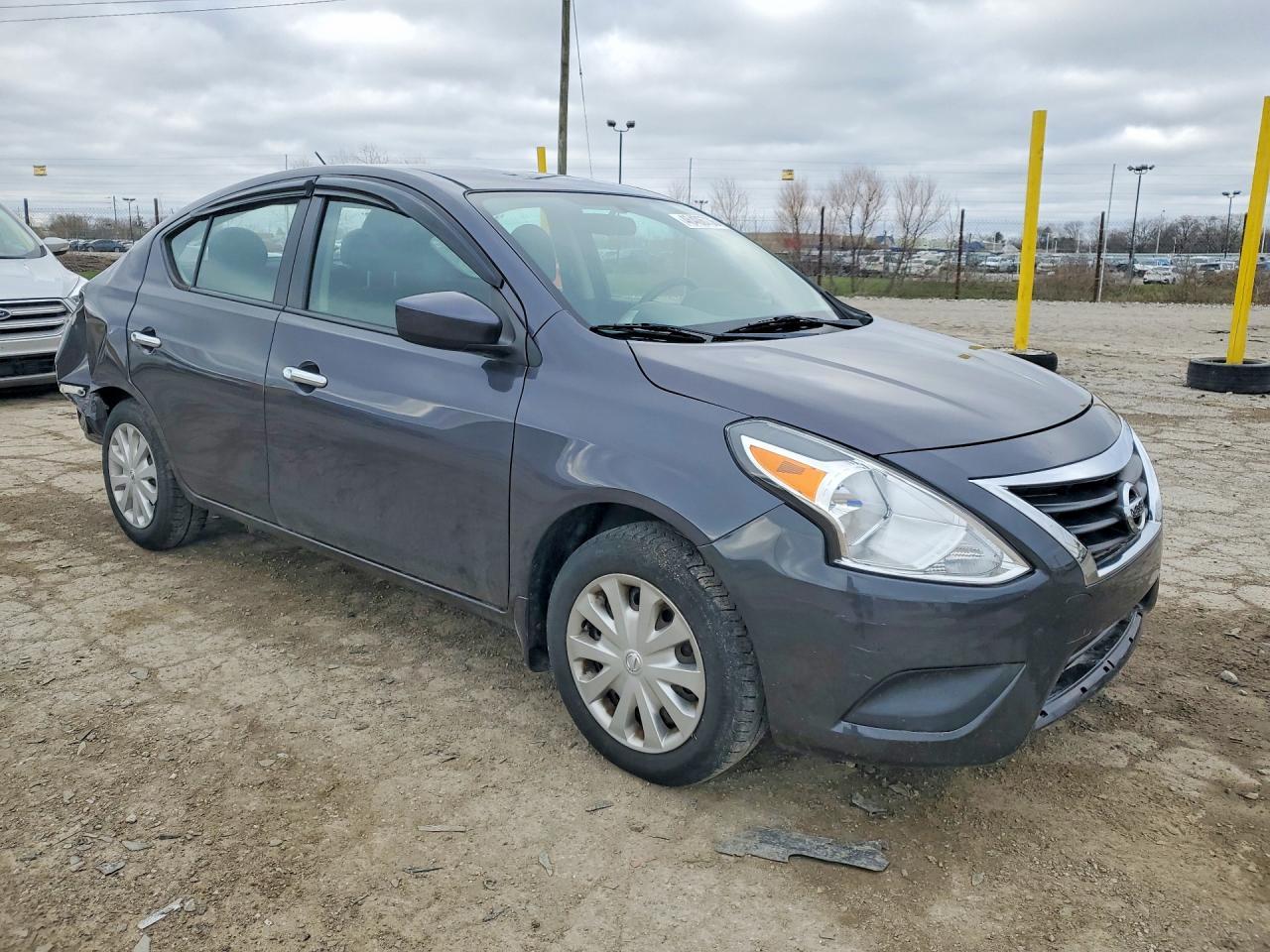 2015 Nissan Versa - Фото 4