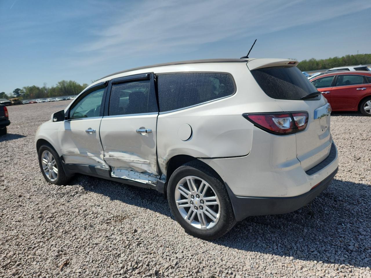 2014 Chevrolet Traverse Lt - Image 2