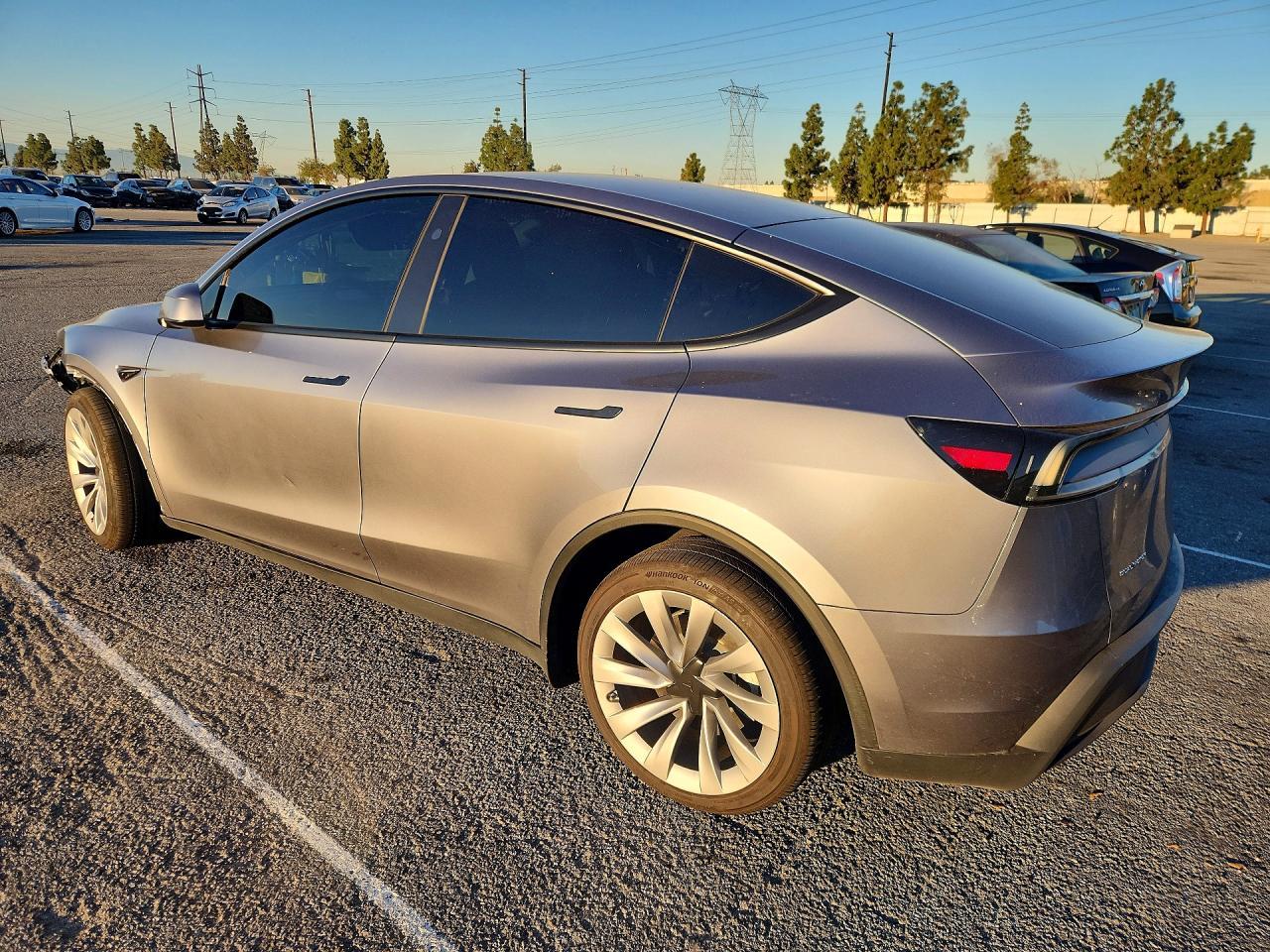 2026 Tesla Model Y - Фото 2