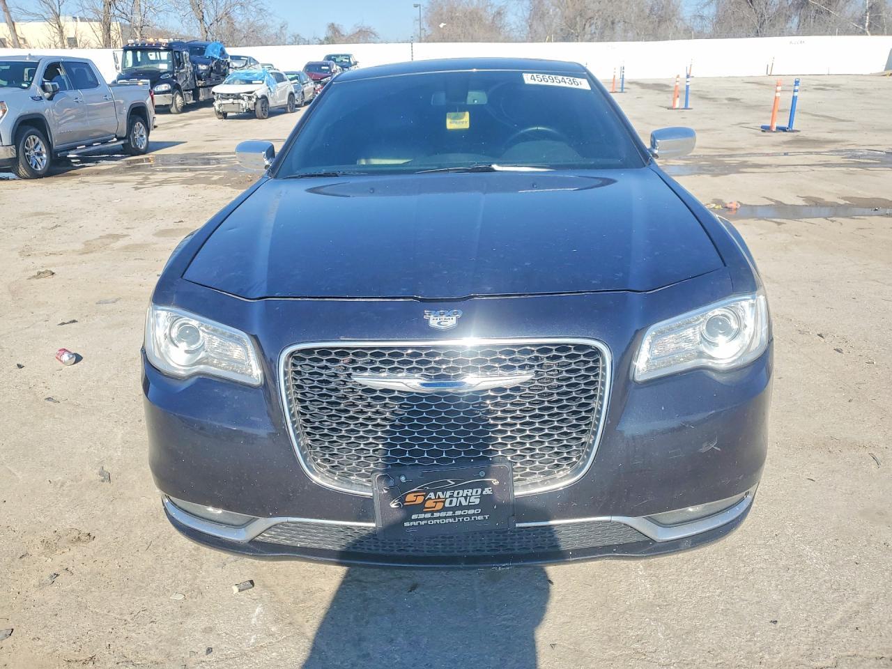 2018 Chrysler 300C Hemi C - Image 5