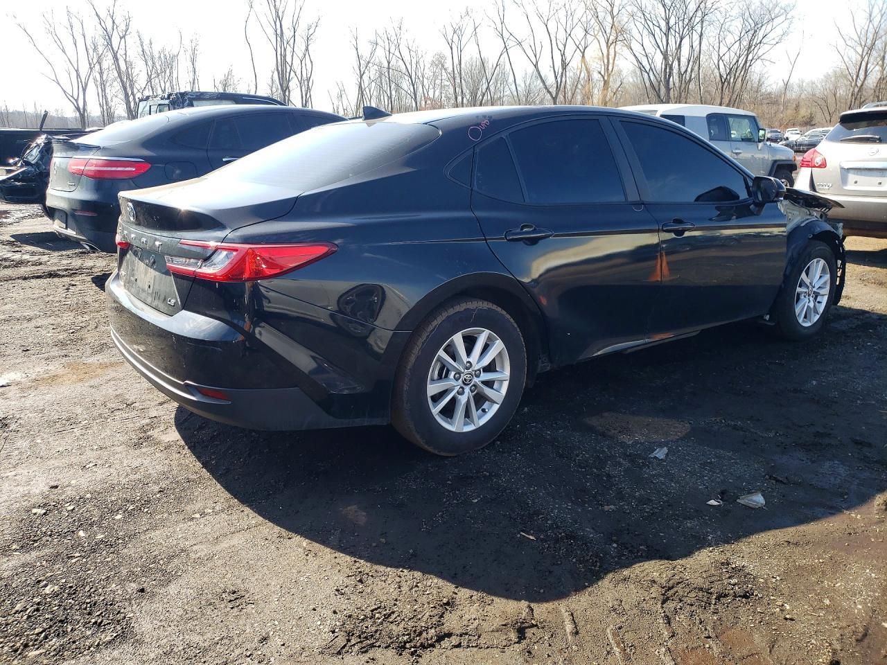2025 Toyota Camry Le - Фото 3