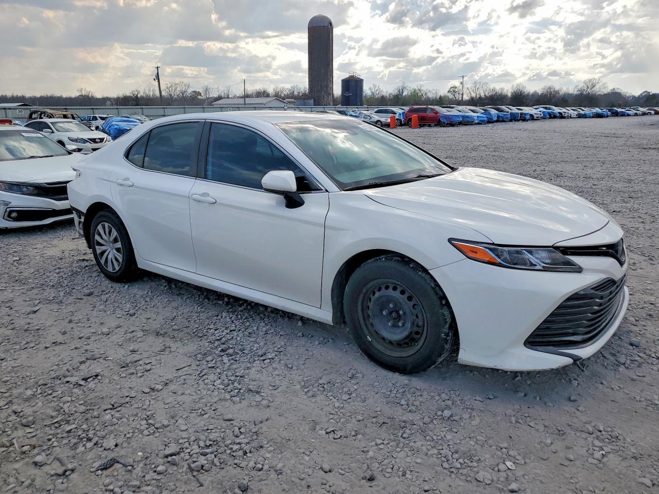 2020 Toyota Camry L - Фото 4