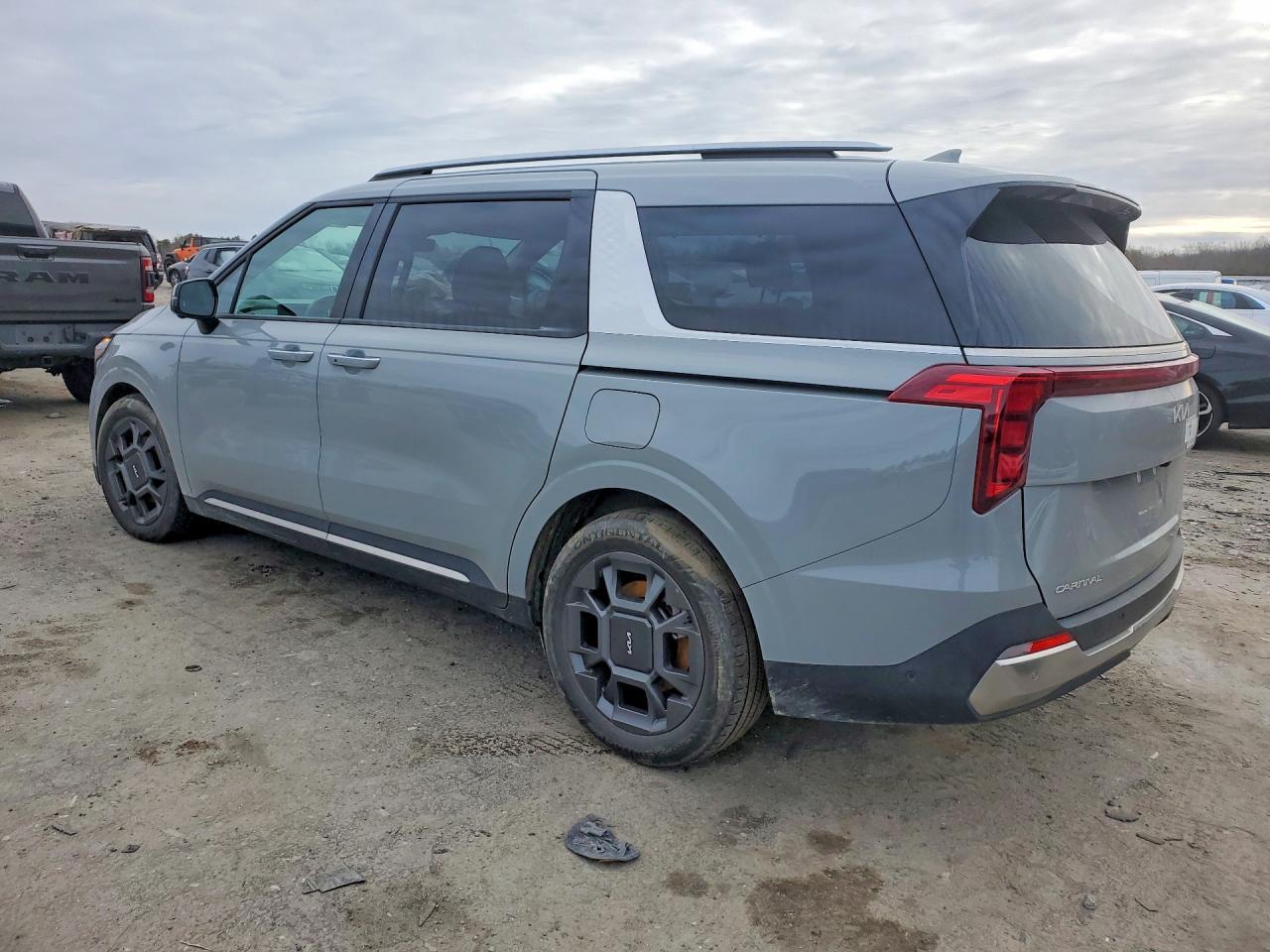 2025 Kia Carnival Sx - Фото 2