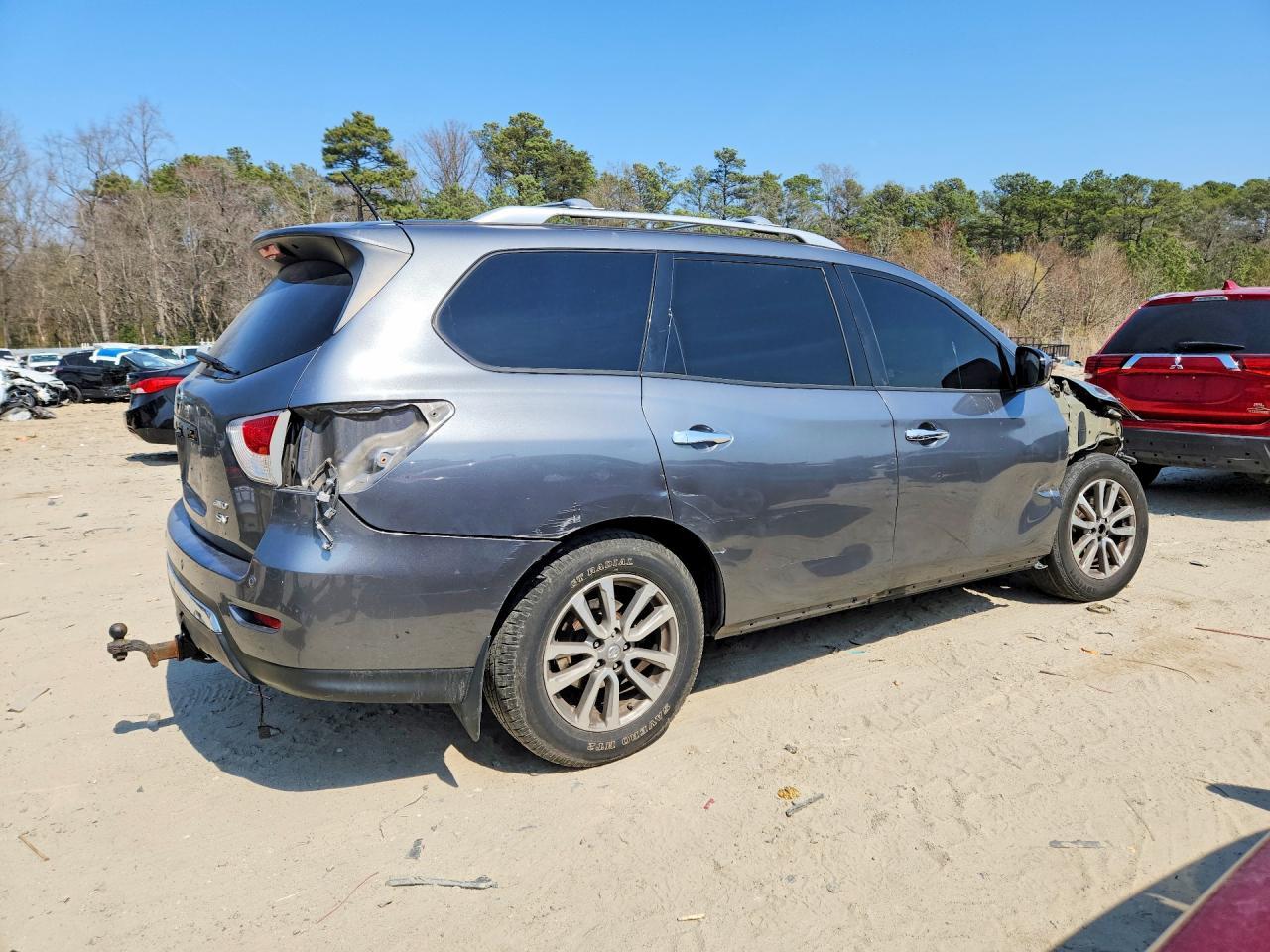 2015 Nissan Pathfinder Sv - Image 3