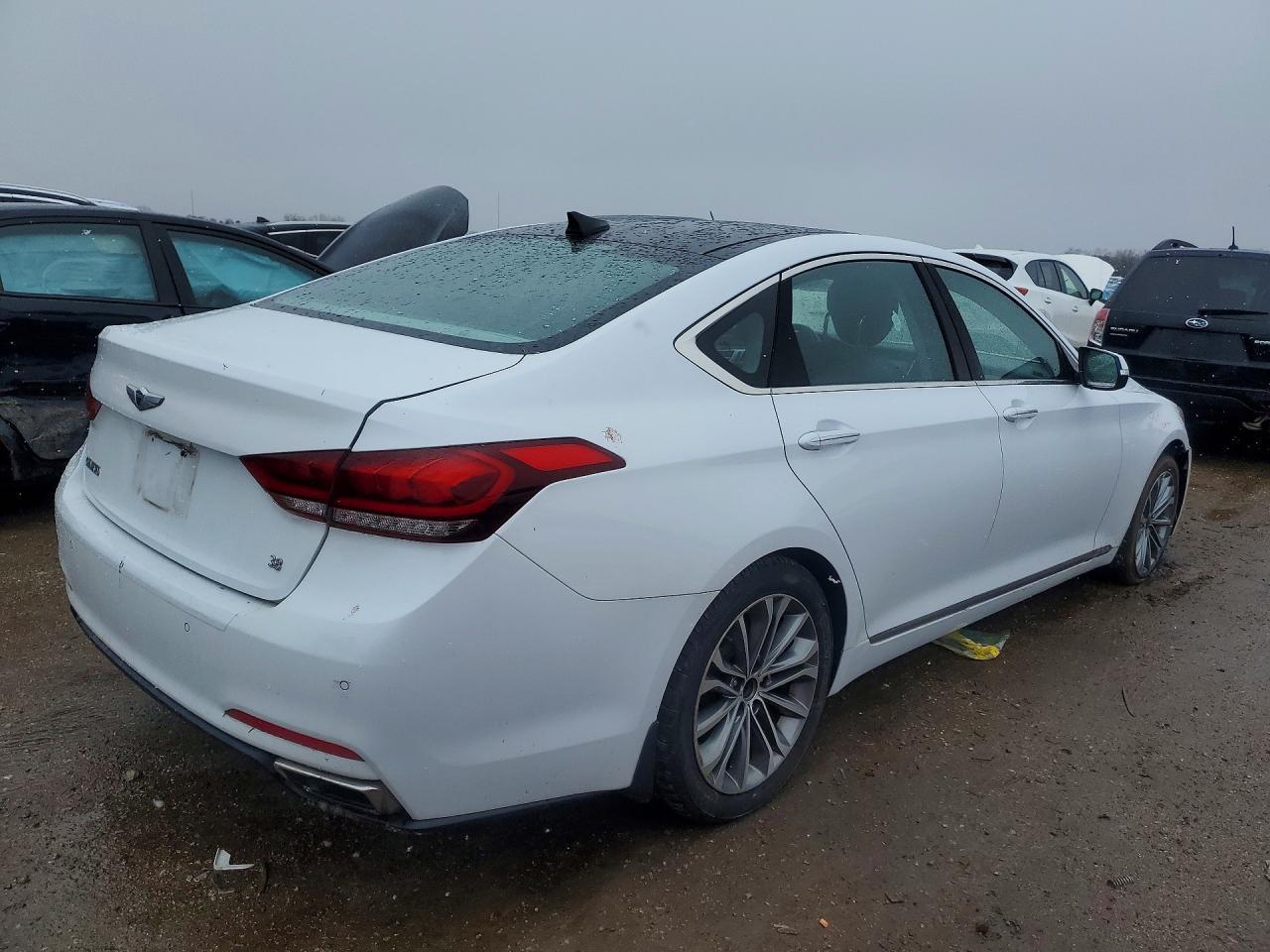 2015 Hyundai Genesis 3.8L - Фото 3