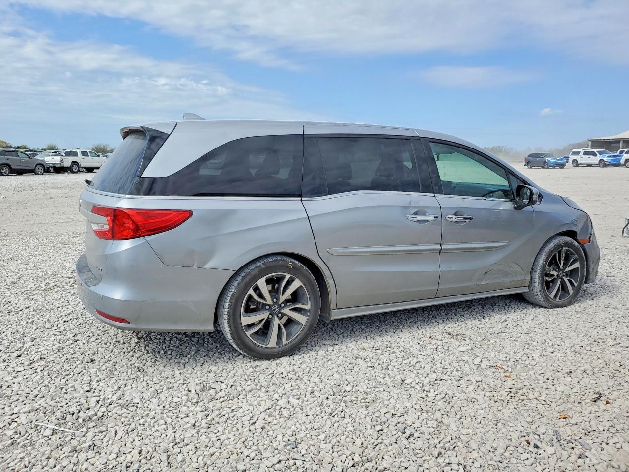 2018 Honda Odyssey Elite - Фото 3