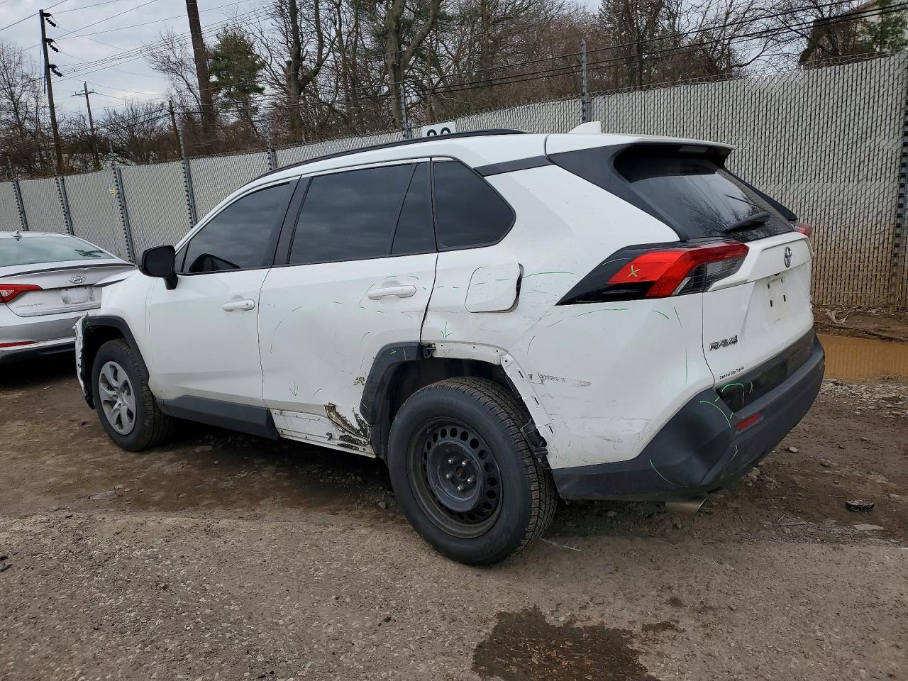 2020 Toyota Rav4 Le - Фото 2