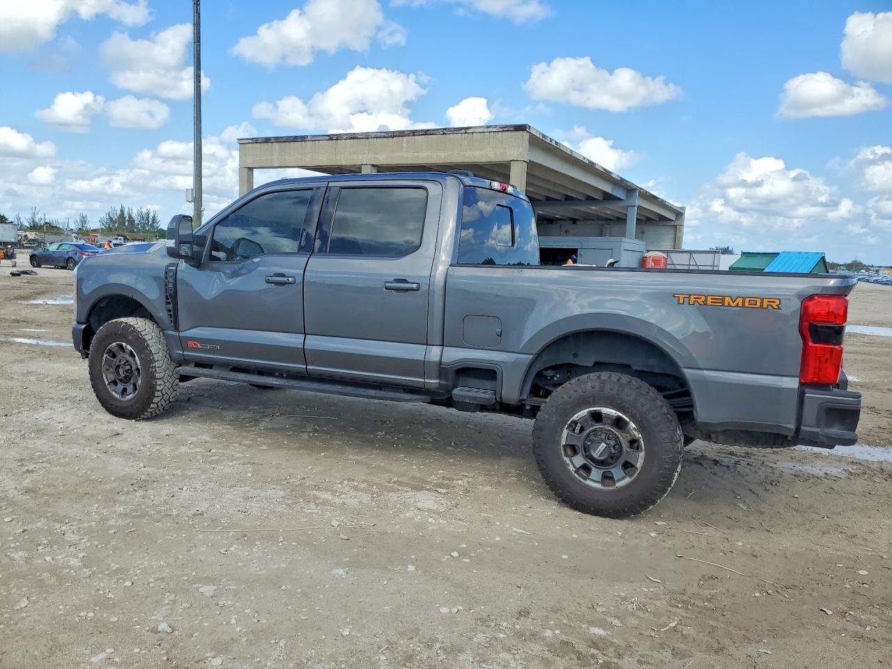 2023 Ford F250 Super Duty - Image 2