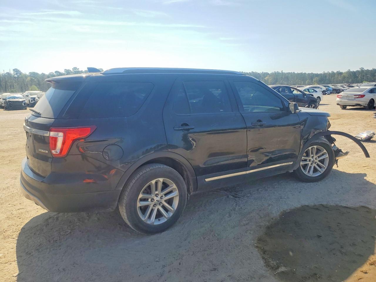 2016 Ford Explorer Xlt - Image 3