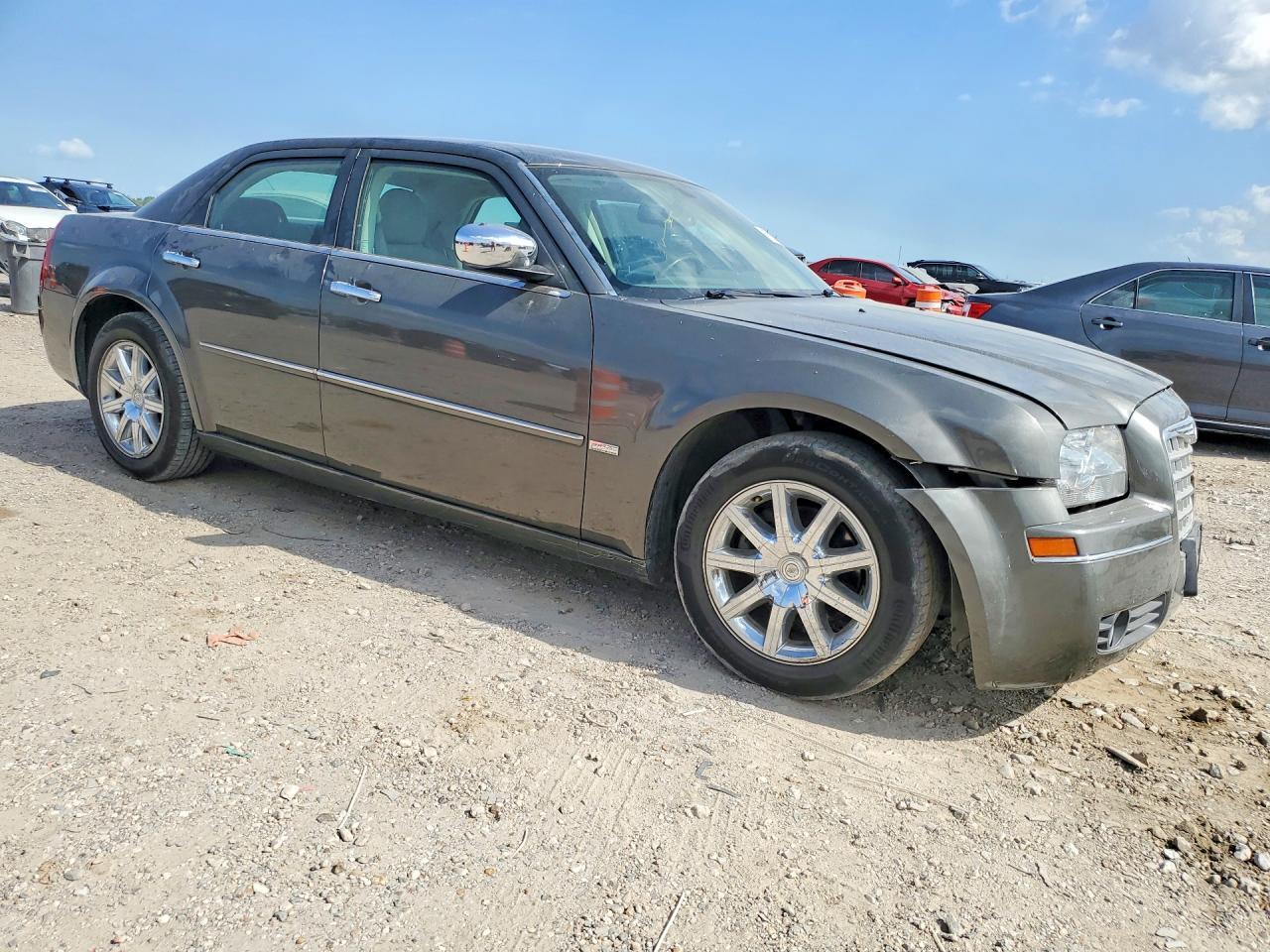 2010 Chrysler 300 Touring - Фото 4