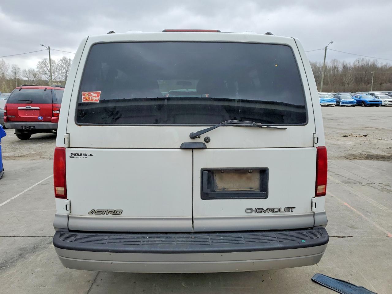 1999 Chevrolet Astro - Image 6