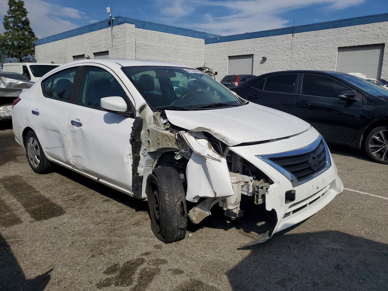 2019 Nissan Versa Sv - Фото 4