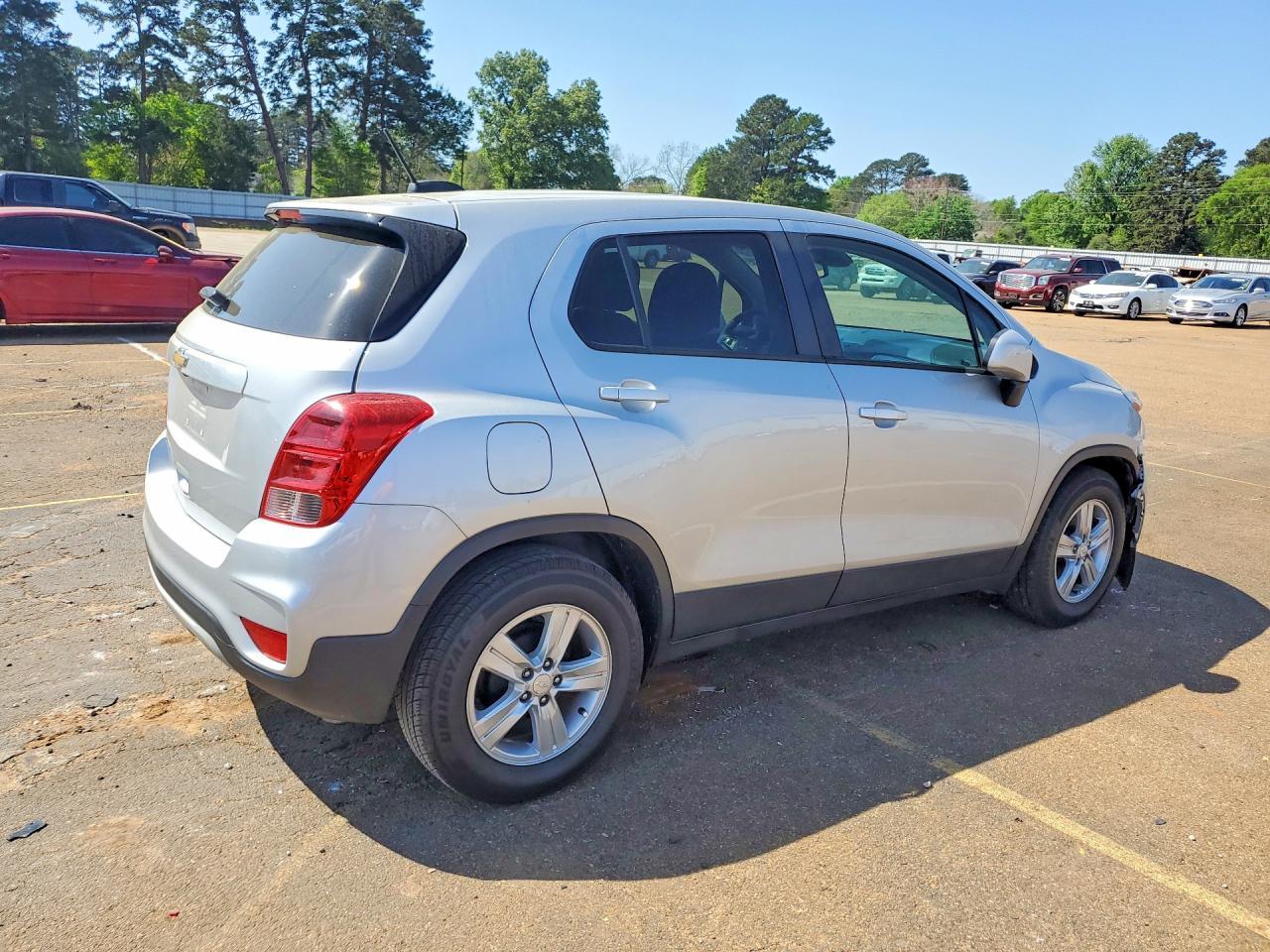 2022 Chevrolet Trax Ls - Фото 3