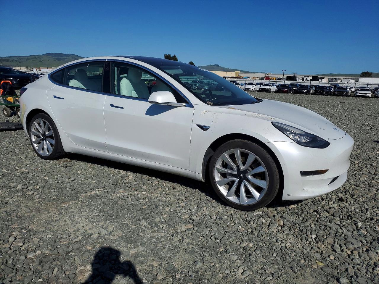 2018 Tesla Model 3 - Фото 4