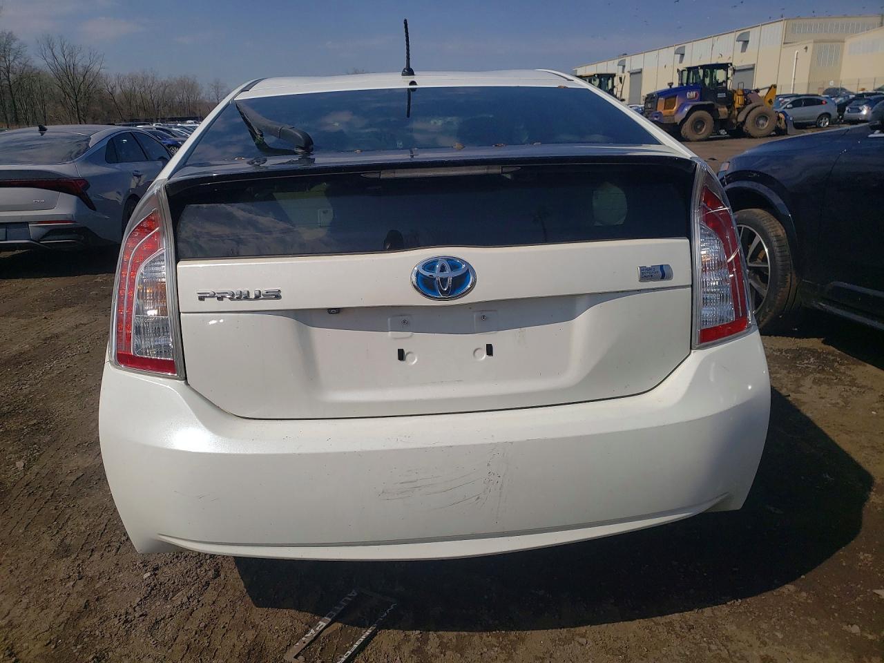 2015 Toyota Prius Two - Фото 6