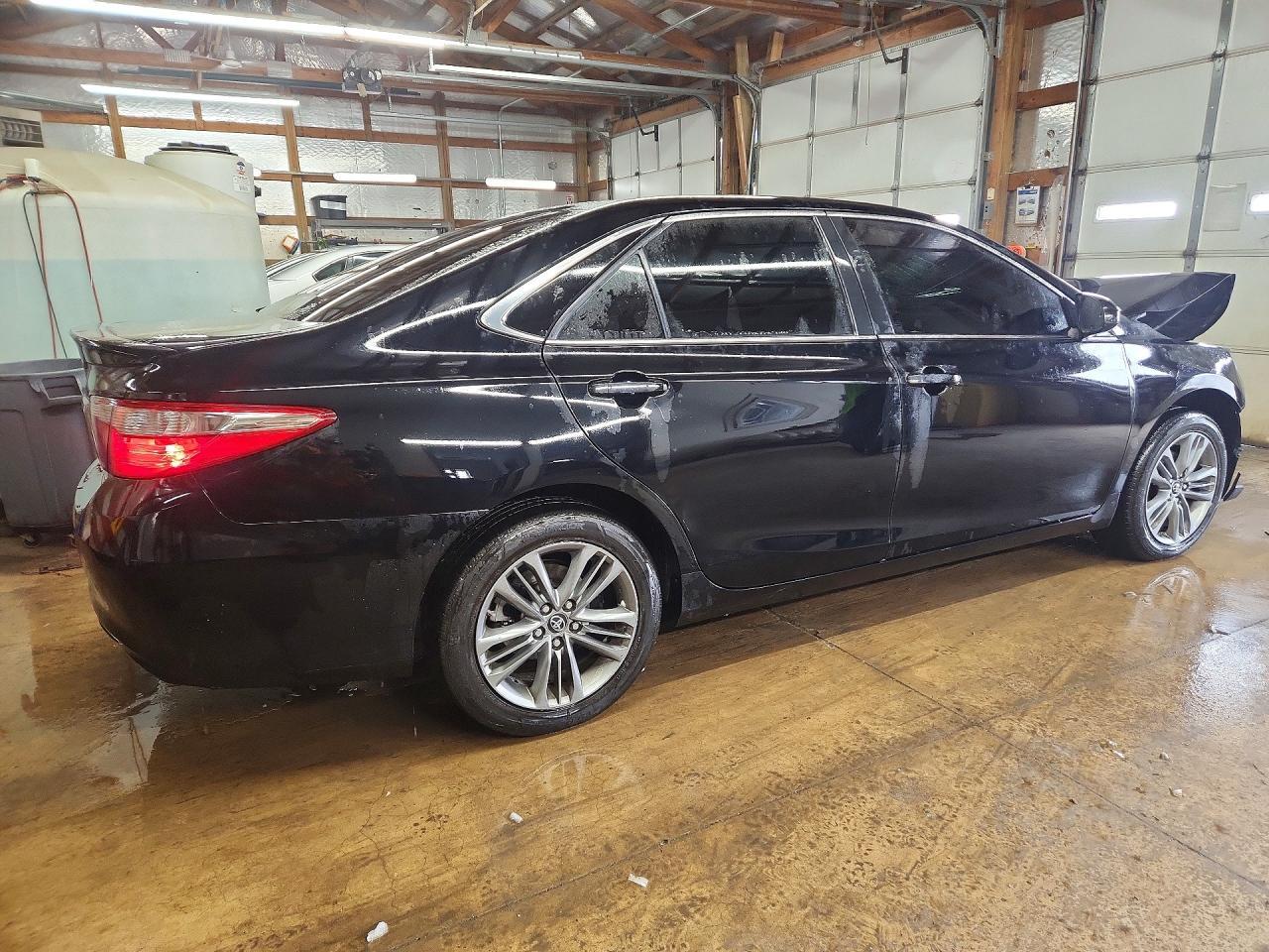 2017 Toyota Camry Se - Фото 3