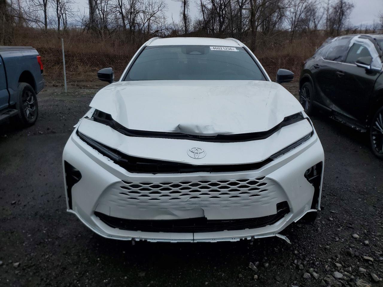 2025 Toyota Crown Signia Xle - Фото 5