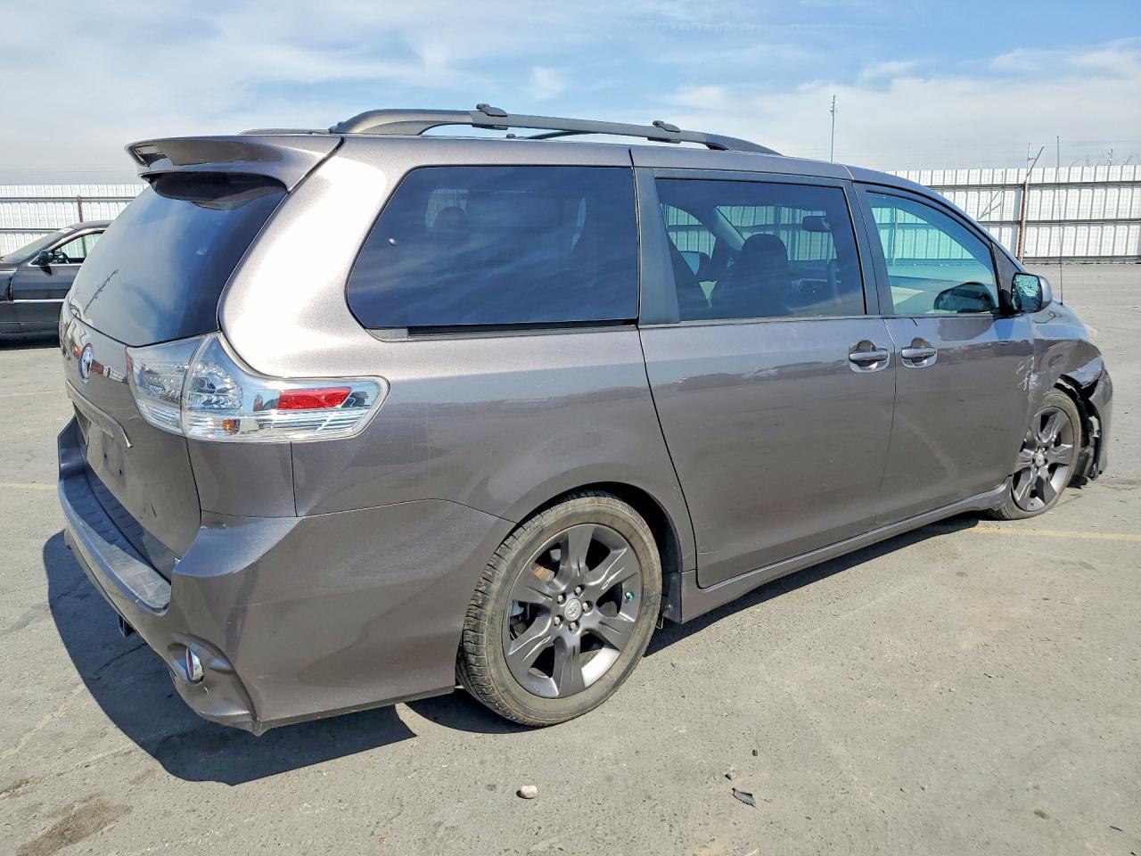 2012 Toyota Sienna Se 8-Passenger - Фото 3