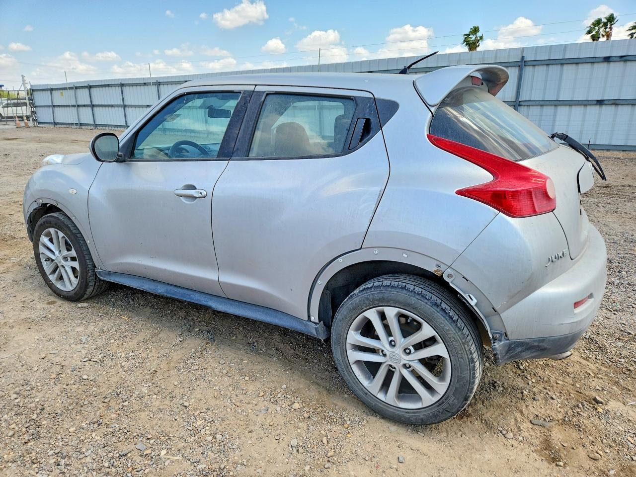 2011 Nissan Juke S - Фото 2