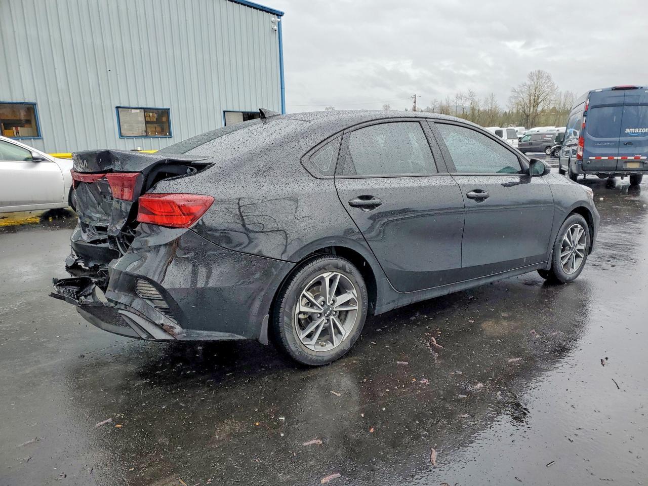 2023 Kia Forte Lxs - Image 3