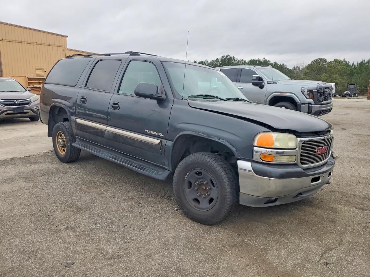 2003 GMC Yukon Xl K2500 - Image 4