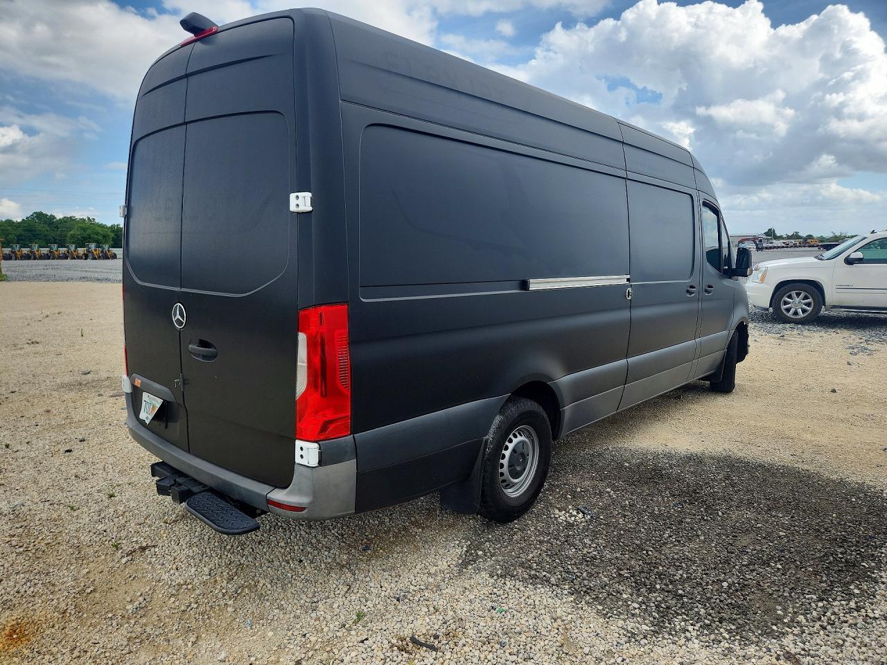 2022 Mercedes-Benz Sprinter 2500 - Image 3