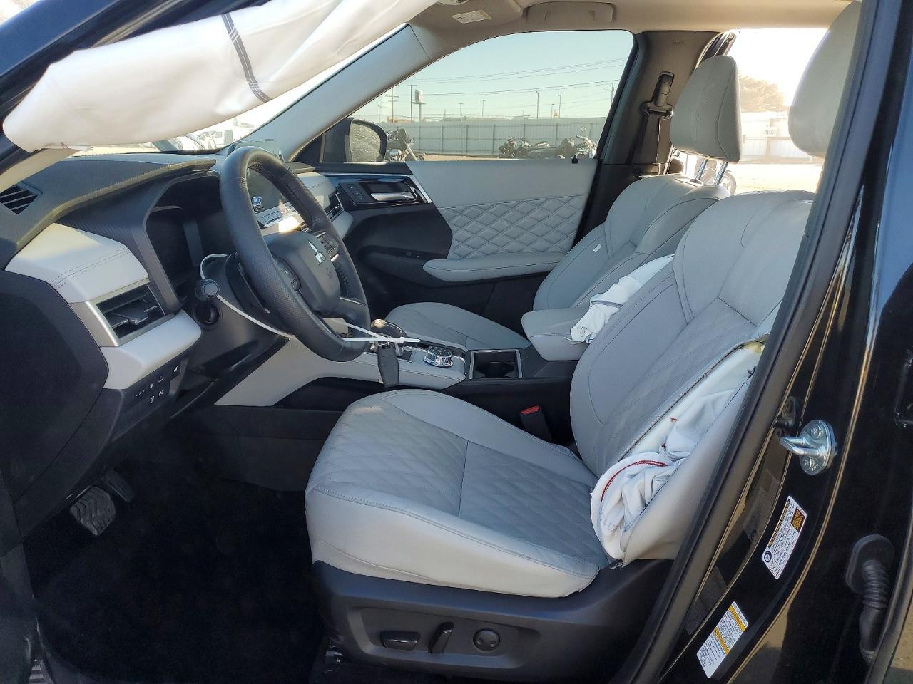 2025 Mitsubishi Outlander Sel - Image 7