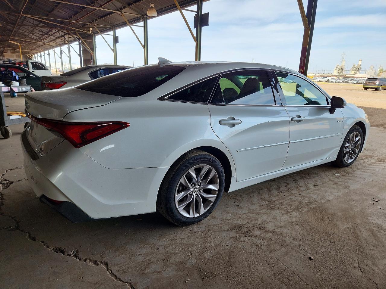 2020 Toyota Avalon Hybrid Xle - Фото 3