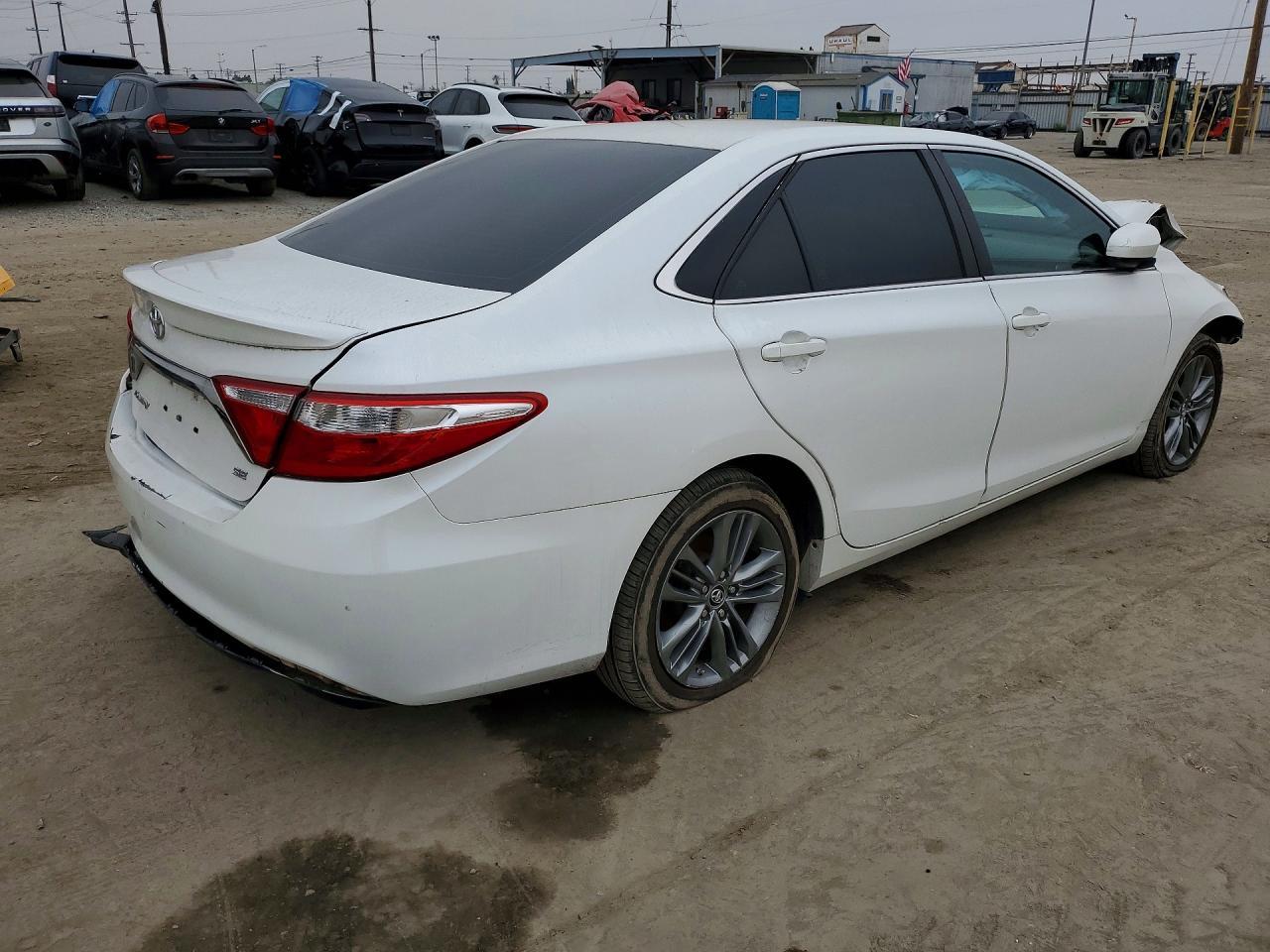 2017 Toyota Camry Se - Image 3