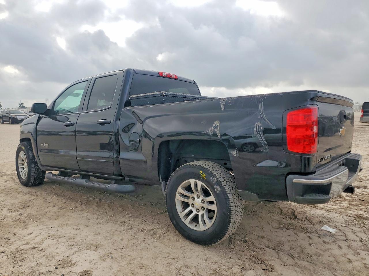 2016 Chevrolet Silverado - Фото 2