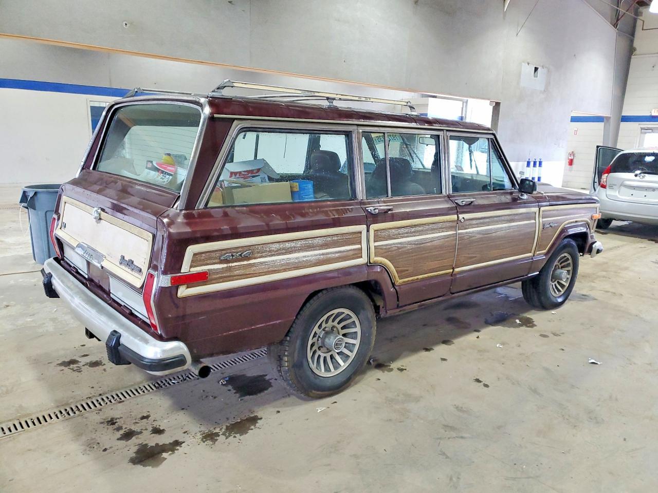 1988 Jeep Grand Wagoneer - Фото 3