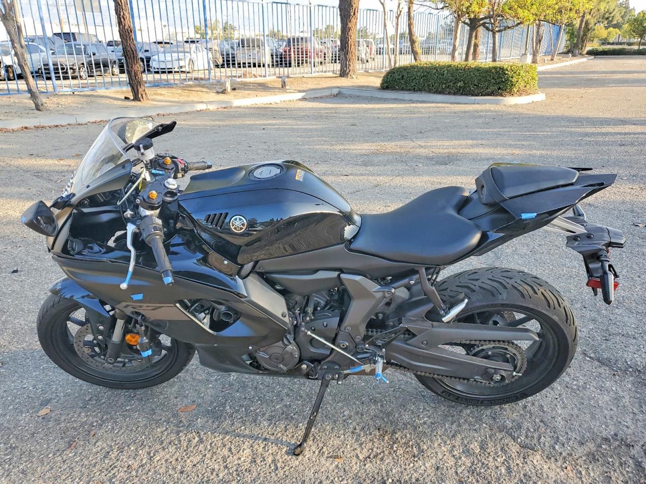 2025 Yamaha Yzfr7 - Image 3