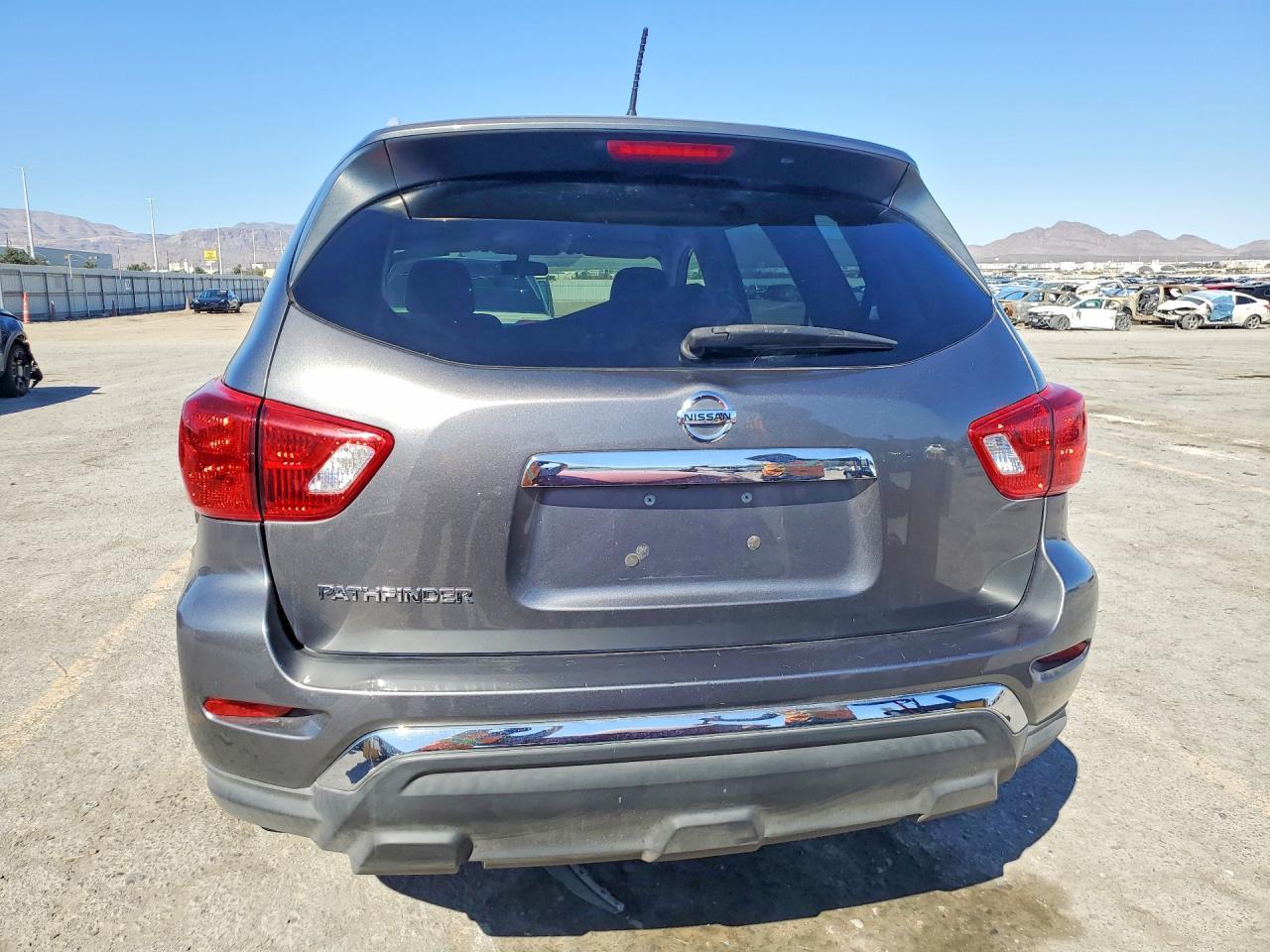 2018 Nissan Pathfinder S - Фото 6
