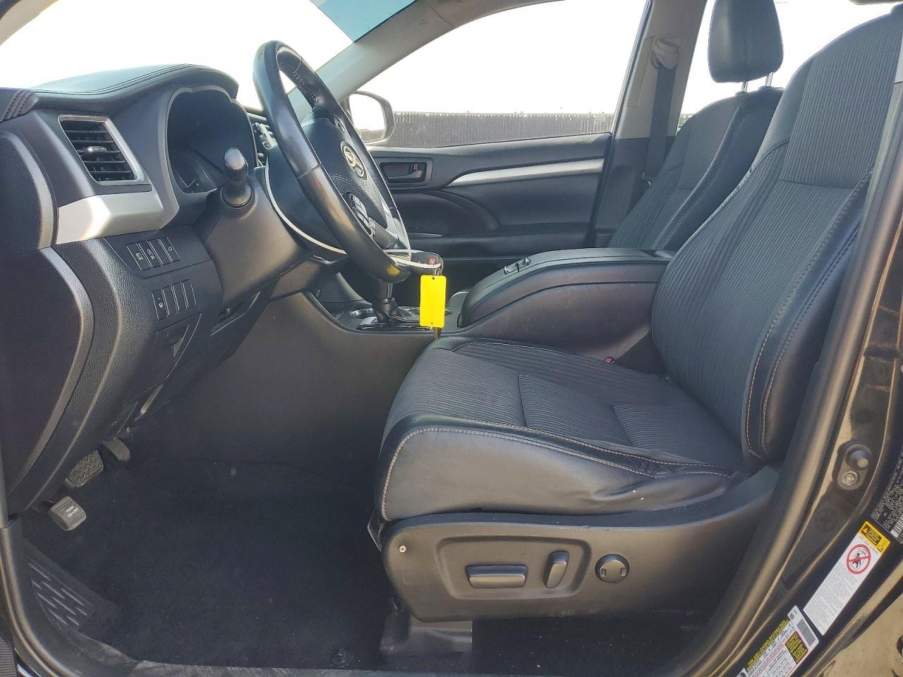 2019 Toyota Highlander Le Plus - Image 7