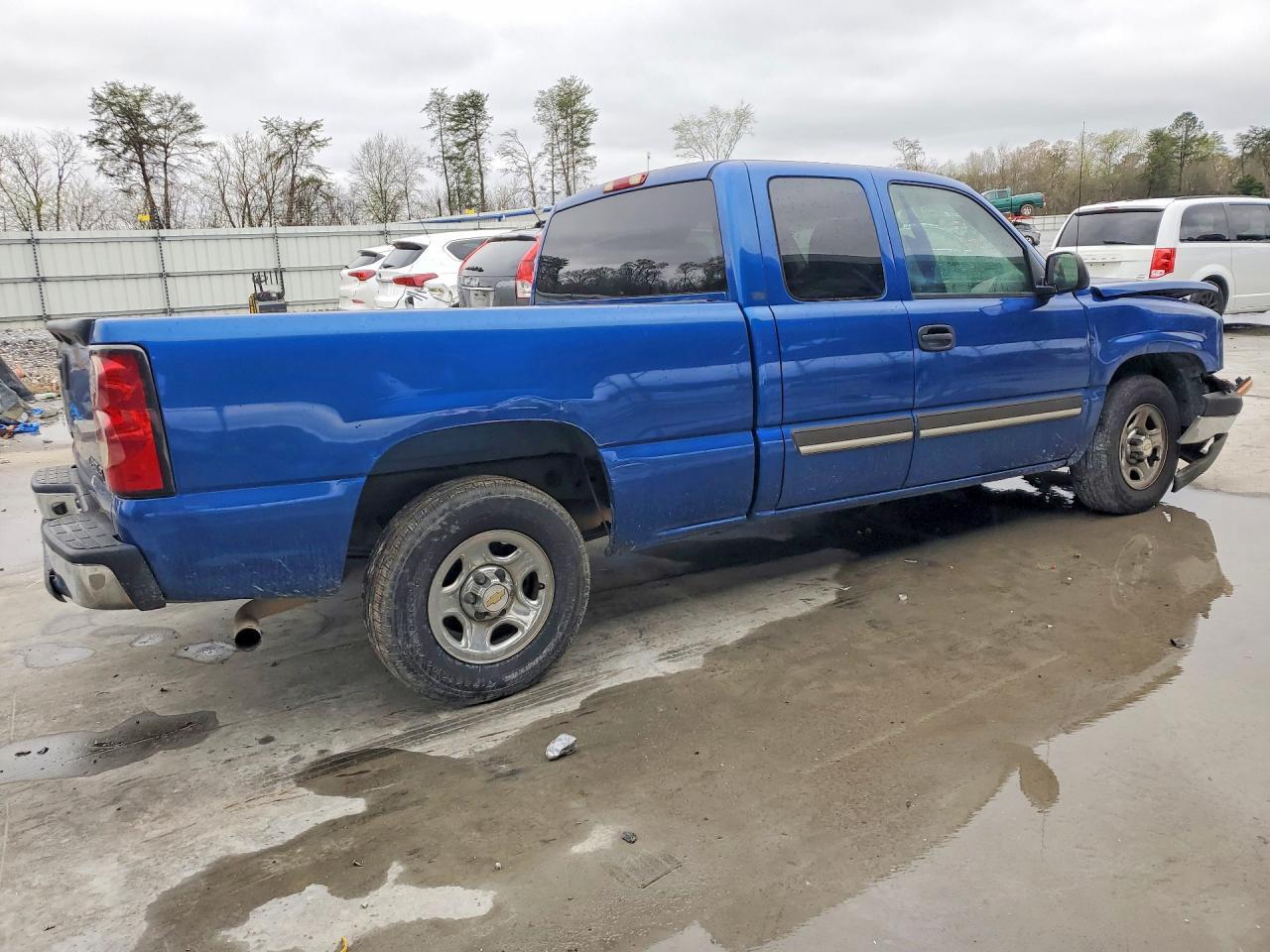 2004 Chevrolet Silverado C1500 - Image 3