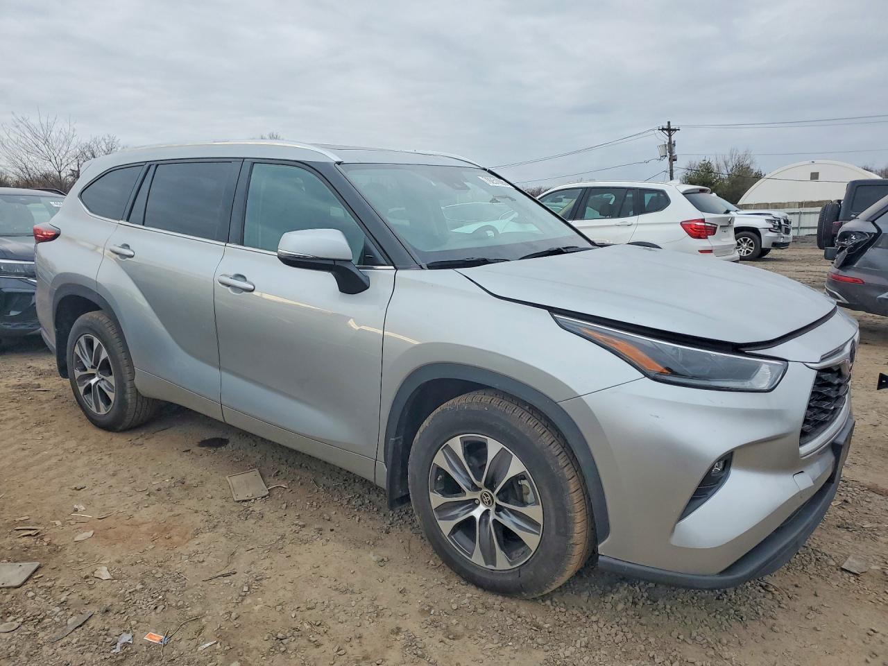 2021 Toyota Highlander Xle - Image 4