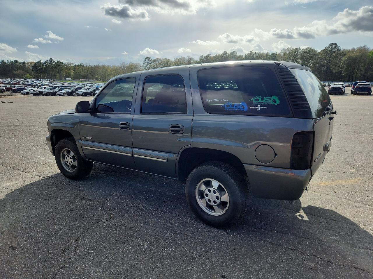 2002 Chevrolet Tahoe K1500 - Image 2