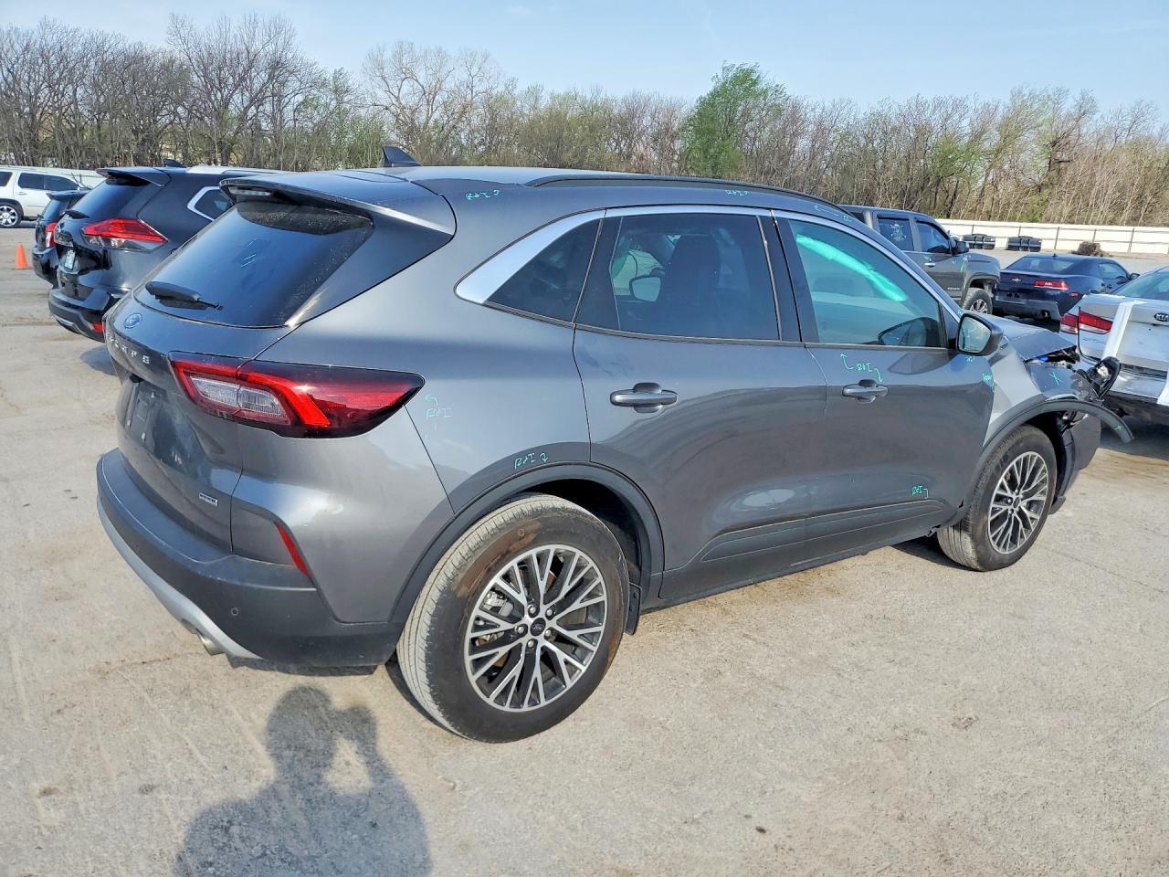 2024 Ford Escape Phev - Image 3