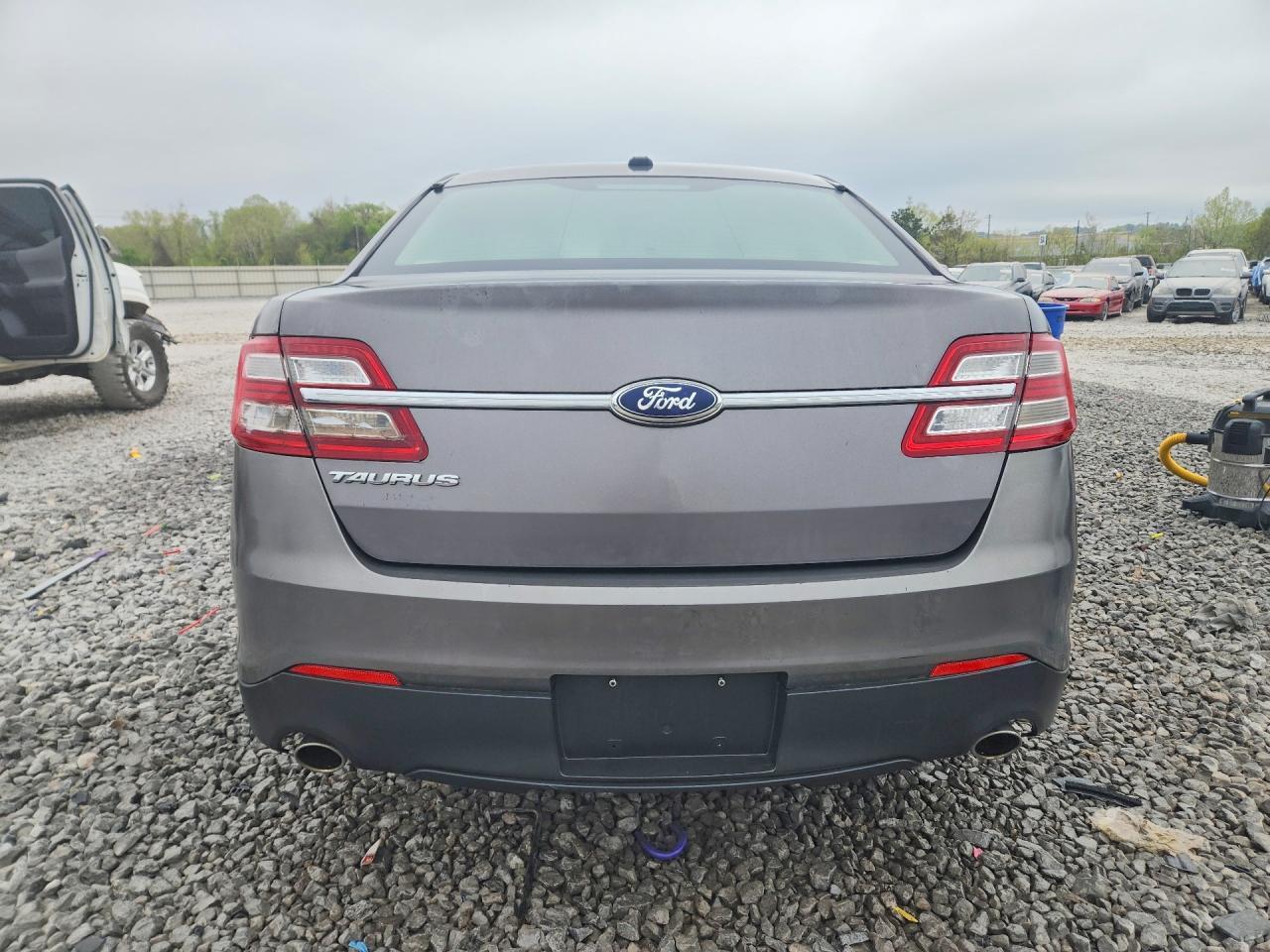 2014 Ford Taurus Se - Image 6